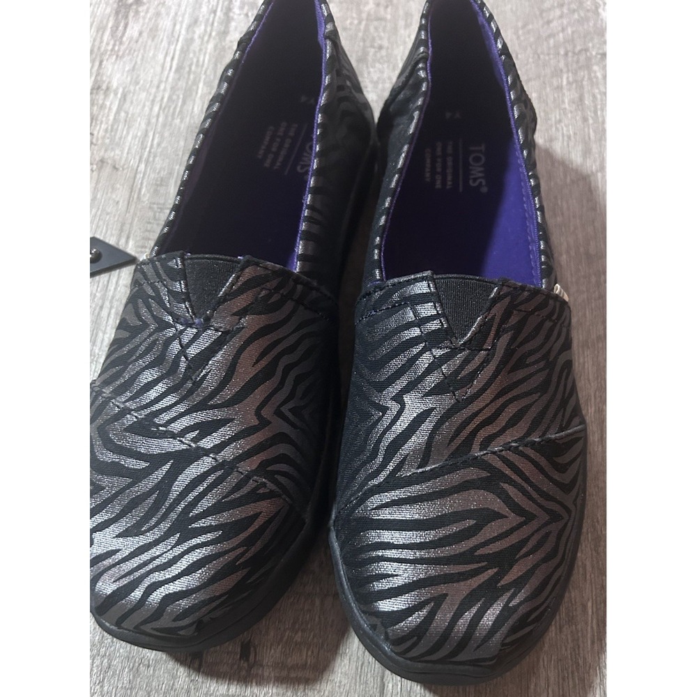 Tom's Shoes For Girls Youth Size 4 Black & Silver Tiger Print